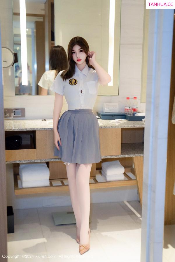 周九九 周jojobaby [XiuRen]高清写真图 2024.08.26 No.9066 周jojobaby 美腿丝袜第16张图片